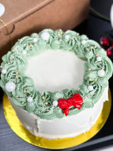 Load image into Gallery viewer, Holiday Wreath Cake
