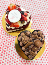 Load image into Gallery viewer, Valentine Mini Heart Cake
