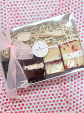 Load image into Gallery viewer, Valentine Cake Tasting Box
