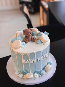 Teddy Bear & Drip Cake