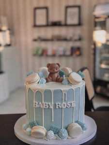 Teddy Bear & Drip Cake