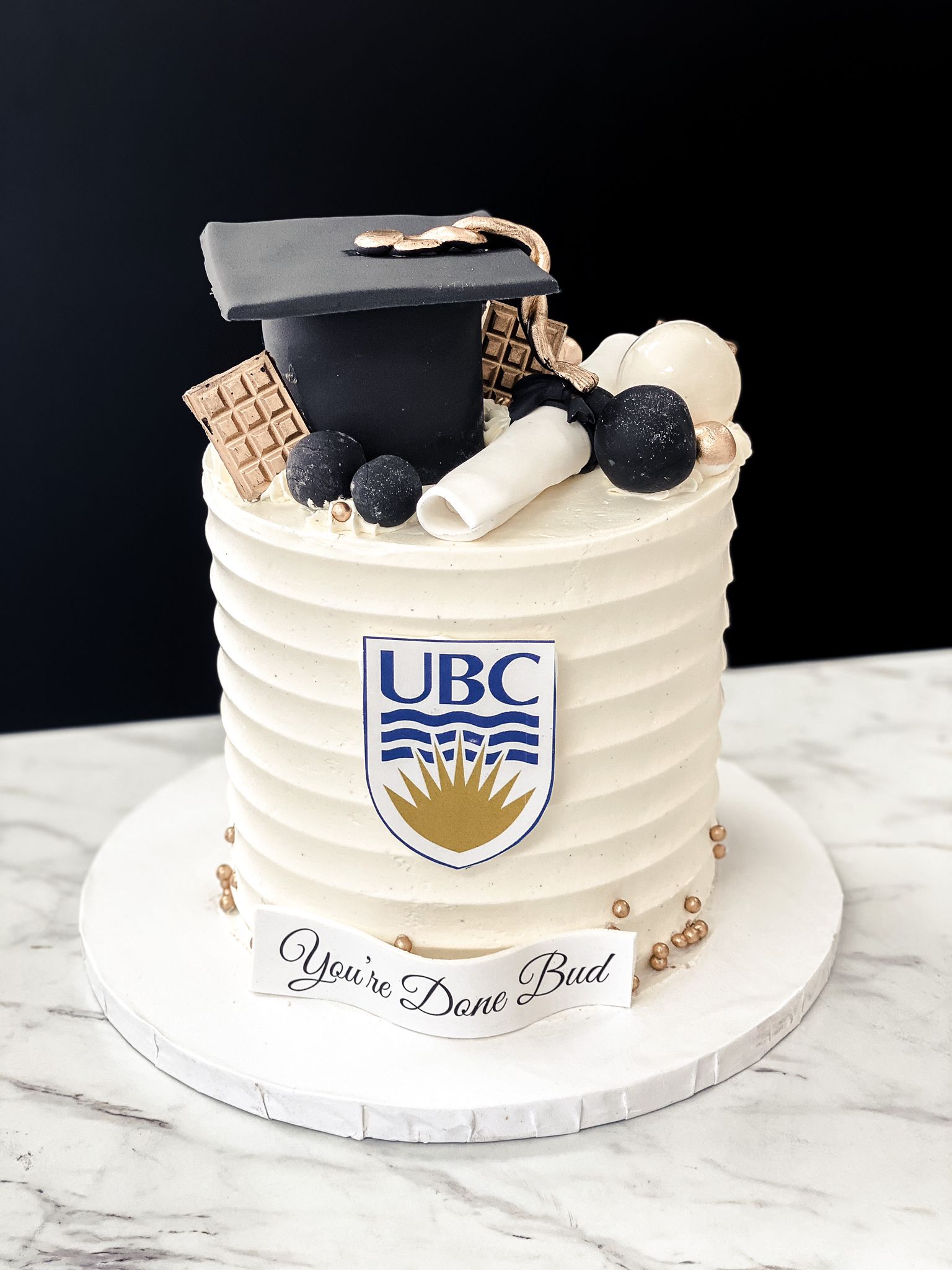 Graduation Cakes at Baskin-Robbins | Baskin-Robbins